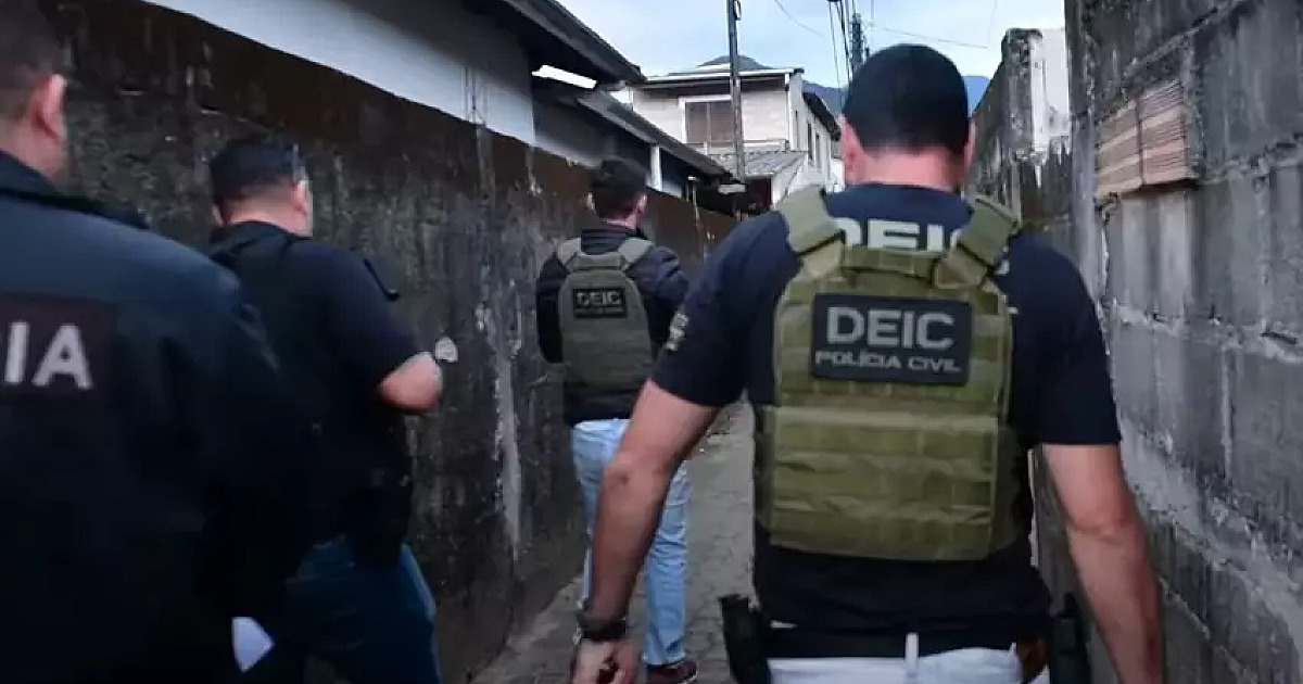 Megaoperação policial contra tráfico de drogas prende 3 em Ubatuba