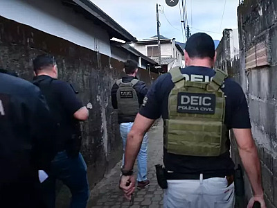 Megaoperação policial contra tráfico de drogas prende 3 em Ubatuba