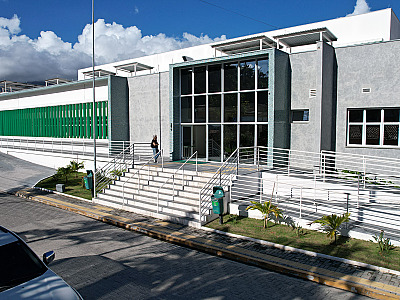 Prefeitura de Ilhabela avança em construção de nova escola em Castelhanos