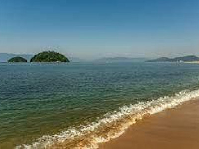 Polícia investiga corpo encontrado no mar em Caraguá; hipótese de ser um dos tripulantes do R44 está descartada