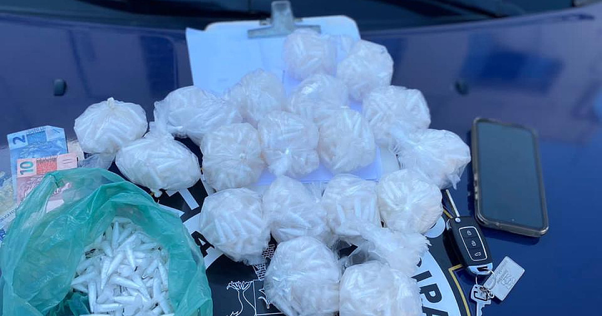 Mulher é presa com 1,4 mil porções de cocaína na SP-55 em Caraguatatuba