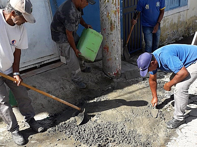 Praças do bairro Topolândia e região passam por trabalhos de manutenção urbana
