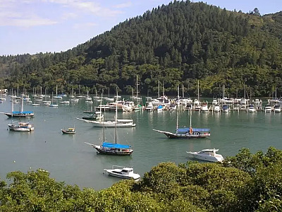 Advogada é encontrada morta ao lado de barco, em Ubatuba