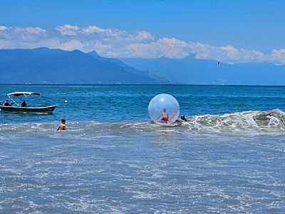 Governo Municipal fiscaliza praias, comércios e transportes de turismo de um dia em Caraguatatuba