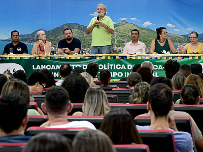 Toninho Colucci lança Política de Educação Integral em Tempo Integral em Ilhabela
