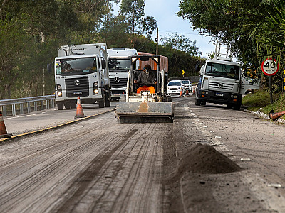 Prefeitura pede paciência à população durante a realização da obra do Estado de recuperação da rodovia SP-55