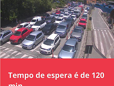 Travessia tem fila de 2 horas nesta terça-feira e opera com capacidade reduzida