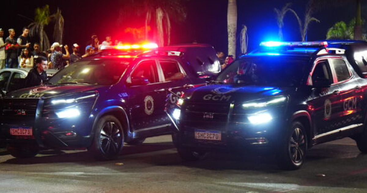 GCM de Caraguatatuba apreende 60 cápsulas de cocaína e mais de R$ 2 mil em abordagem no Golfinhos