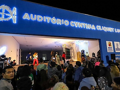 Prefeito Felipe Augusto inaugura auditório "Cynthia Cliquet Luciano" em São Sebastião