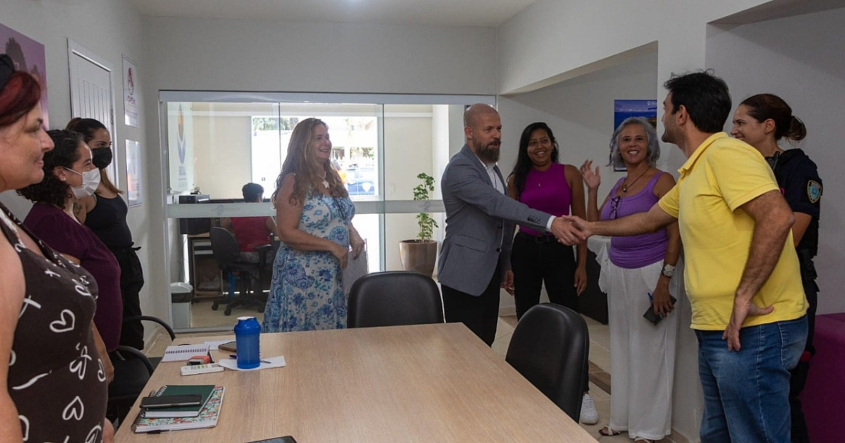Delegacia da Mulher visita Casa PodeRosa para selar parceria no atendimento às vítimas de violência doméstica
