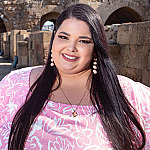 Caso de influencer plus size impedida de viajar "por ser gorda demais" expõe horrores da gordofobia