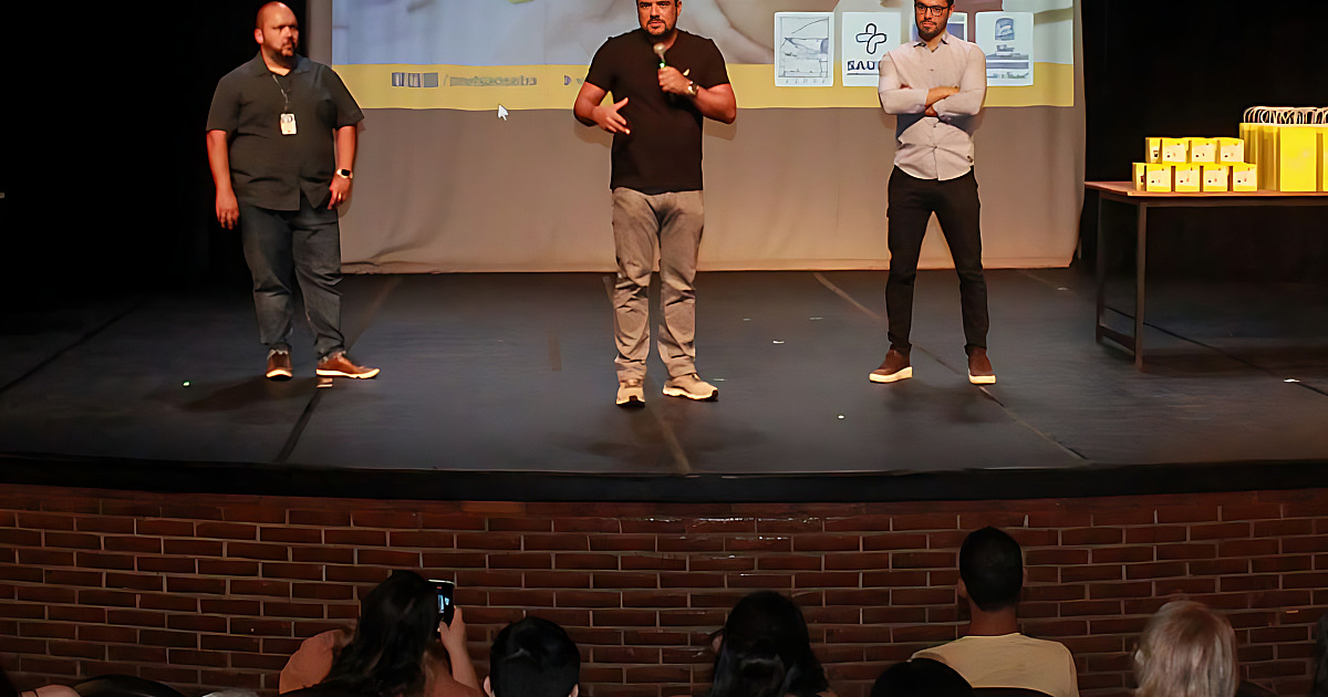 Prefeito Felipe Augusto entrega monitores de glicemia para pacientes com Diabetes Mellitus tipo 1