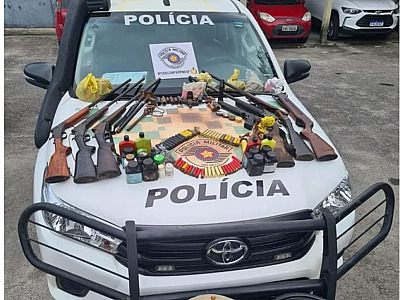 Polícia Ambiental apreende arsenal e carro furtado em Ubatuba