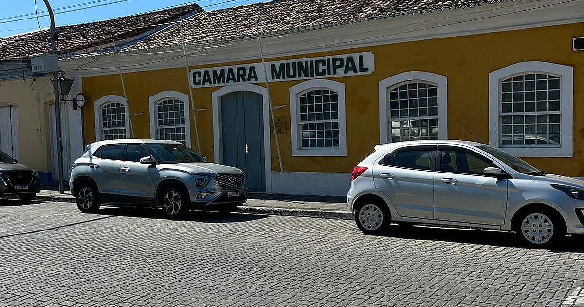 Vereador afastado por suspeita de assédio sexual consegue liminar na Justiça e volta à Câmara