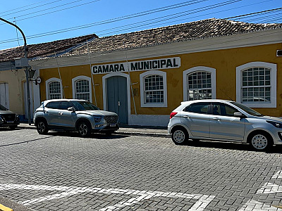 Vereador afastado por suspeita de assédio sexual consegue liminar na Justiça e volta à Câmara