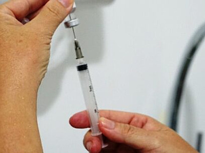 Caraguatatuba vacina 185 pessoas no ‘Dia C’ contra gripe e Covid-19 e segue com imunização durante a semana