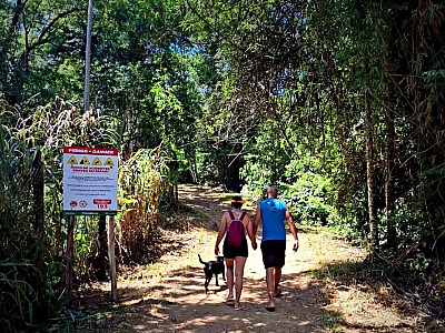 Para evitar novos acidentes, Prefeitura de Ilhabela instala placas de alerta na Cachoeira do Paquetá