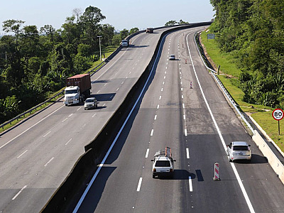Governo de SP alerta motoristas sobre os riscos de queimadas em rodovias