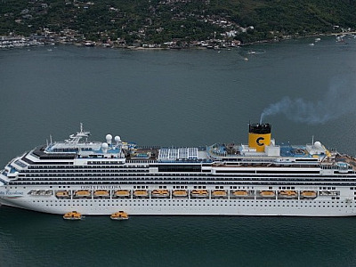 VÍDEO: Transatlântico Costa Favolosa chega a Ilhabela com 3,8 mil passageiros