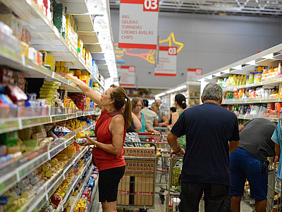 82,5% das famílias beneficiadas pelo Auxílio Brasil são chefiadas por mulheres