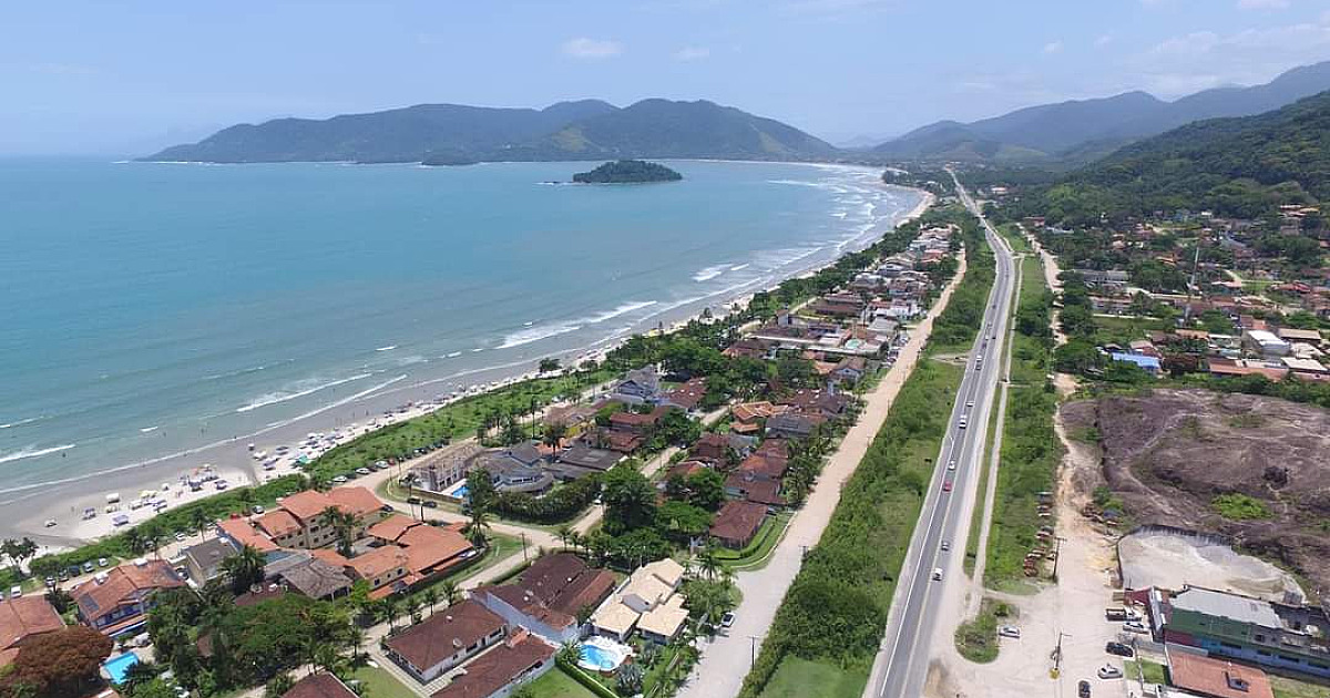 Concessionária interdita BR-101 por risco de queda de barreira em Ubatuba