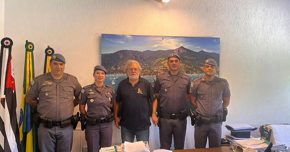 Prefeito de Ilhabela recebe comando da PM para reunião estratégica