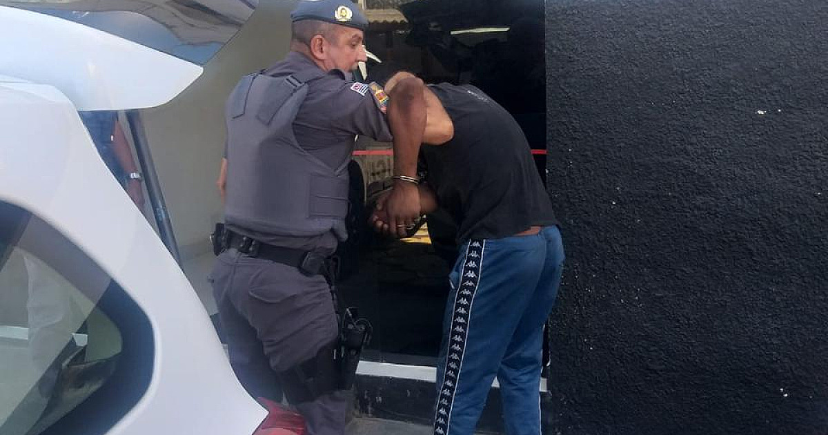 Furto a motorista de ônibus termina com prisão em Caraguatatuba