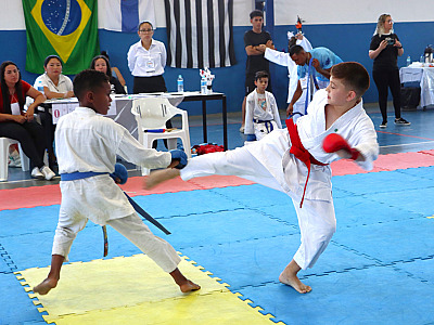 Festival Escolar de Karatê reúne centenas de alunos de mais de 20 unidades de ensino em Caraguatatuba