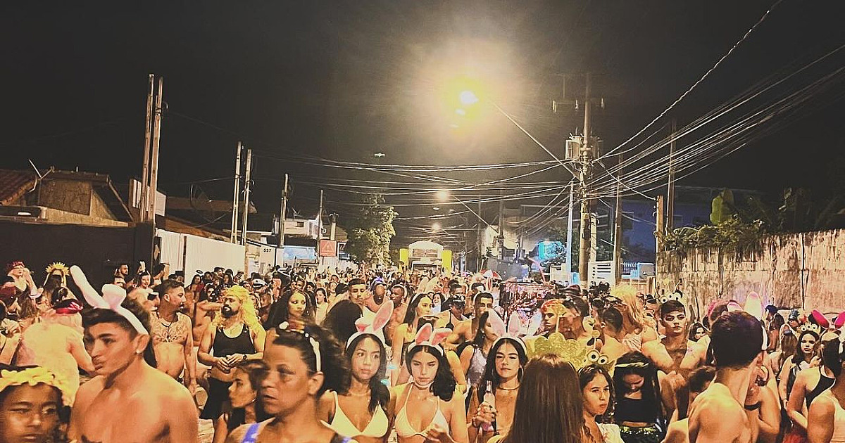 Foliões deixam a desigualdade entre os gêneros de lado e se vestem de mulher em blocos de Carnaval