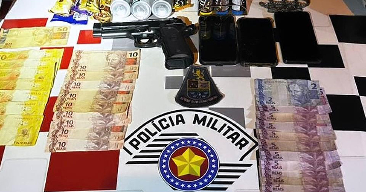 PM prende trio com soco inglês após roubo em Ubatuba