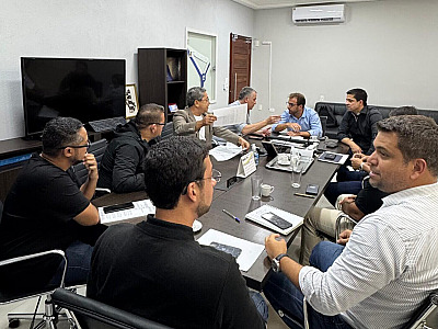 Prefeitura intermedia negociações entre empresa de transporte e sindicato para evitar greve