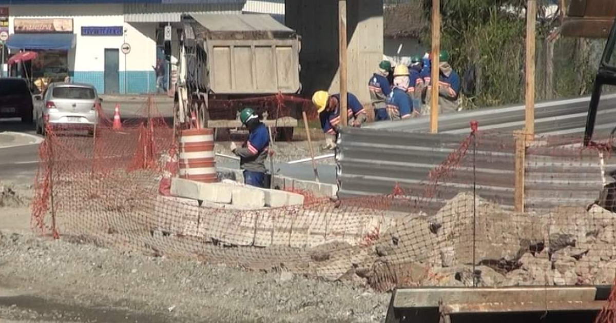 Obras avançam para colocação de viaduto em Caraguatatuba