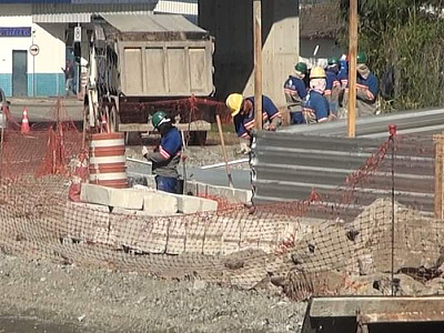 Obras avançam para colocação de viaduto em Caraguatatuba