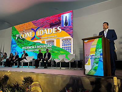 Mesmo sob protesto popular, abertura do Conexidades foi sucesso na noite desta terça-feira (4)