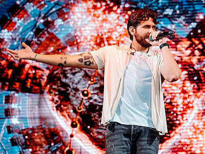 Verão Show São Sebastião 2026 estreia com shows dos cantores Belo, Gustavo Mioto e Alexandre Pires