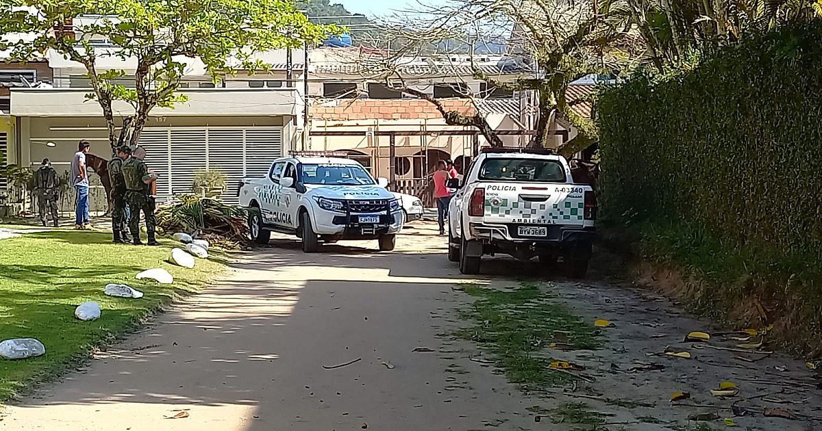Polícia Ambiental acaba com corrida clandestina de cavalos em Caraguatatuba