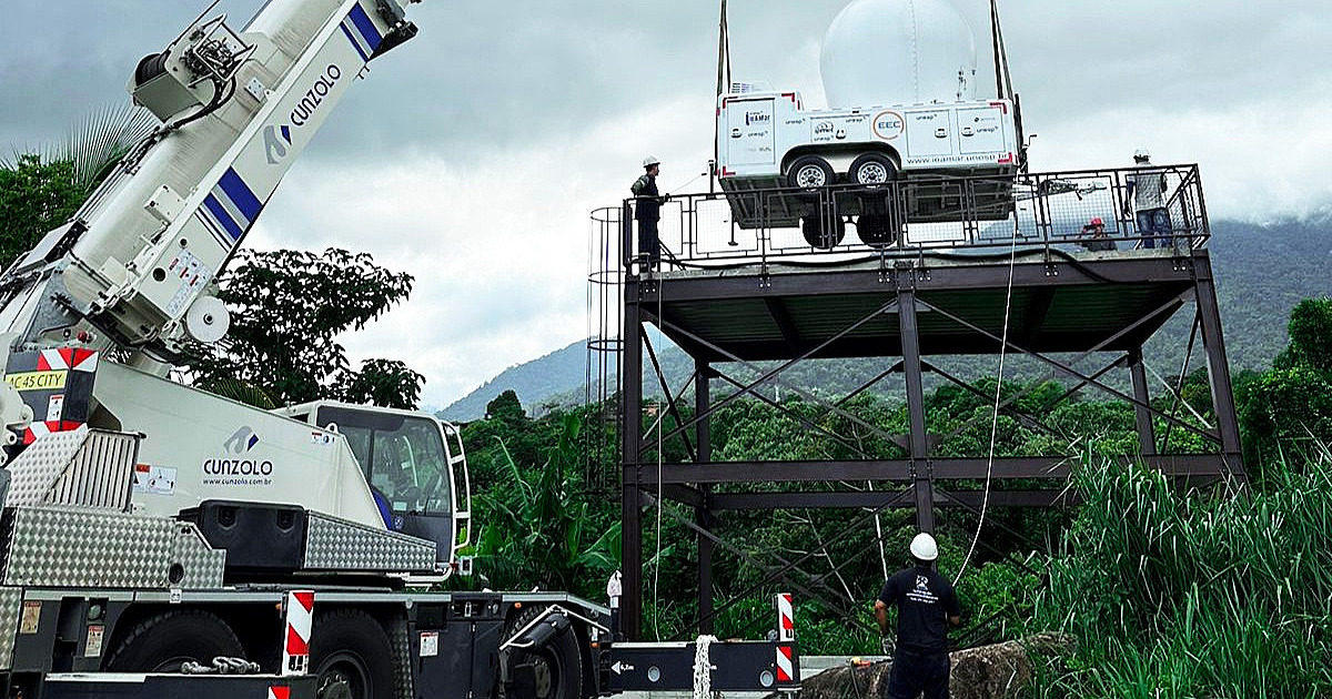 Radar meteorológico é instalado em torre metálica na região Sul de Ilhabela