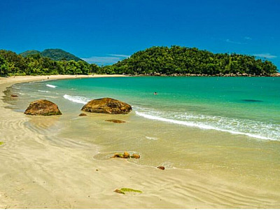 Banhista de 64 anos morre após se afogar em Ubatuba