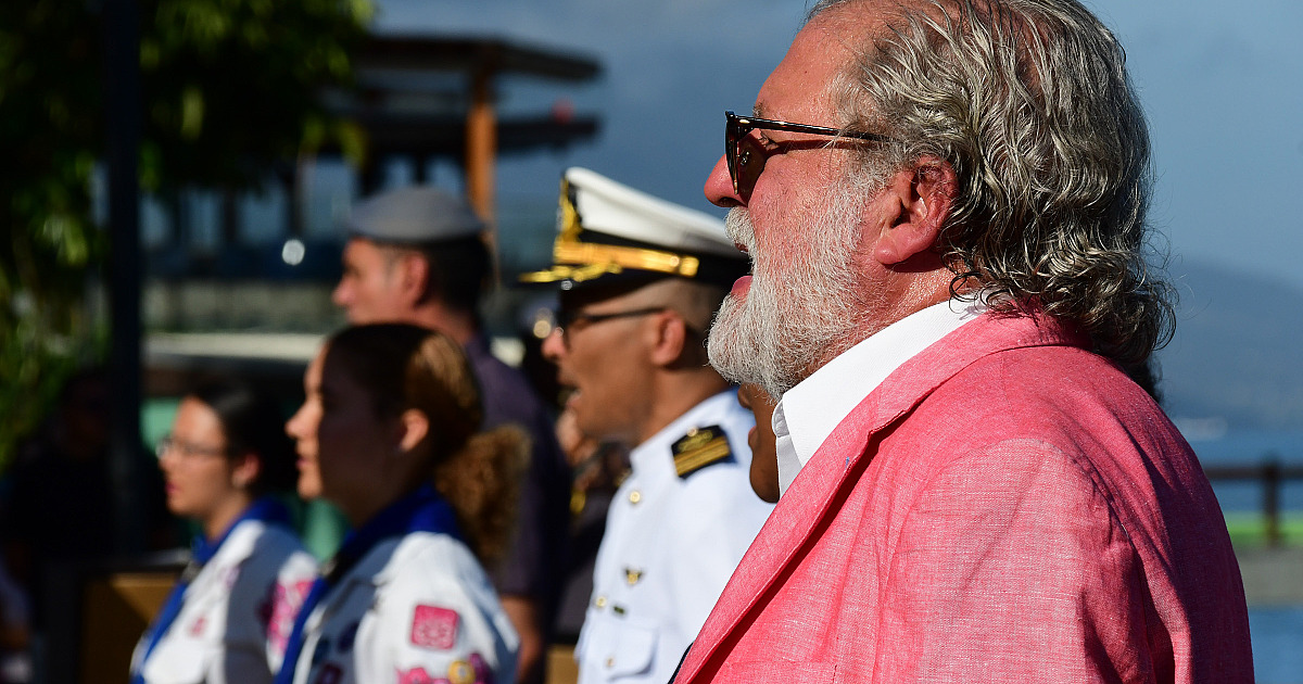 Cerca de mil estudantes participam do Desfile de 220 anos de Ilhabela