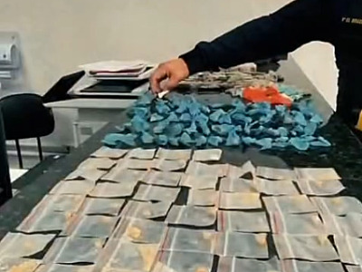 Mais de 250 porções de crack, cocaína e maconha são apreendidas na Vila Sahy, em São Sebastião