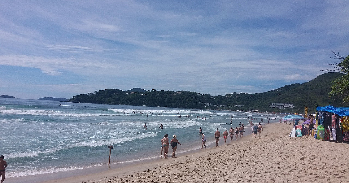 Pai morre afogado após entrar no mar para socorrer filho em Ubatuba