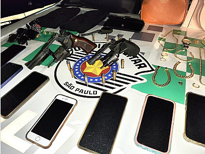 Bandidos roubam R$20 mil em joias e são presos em Caraguatatuba