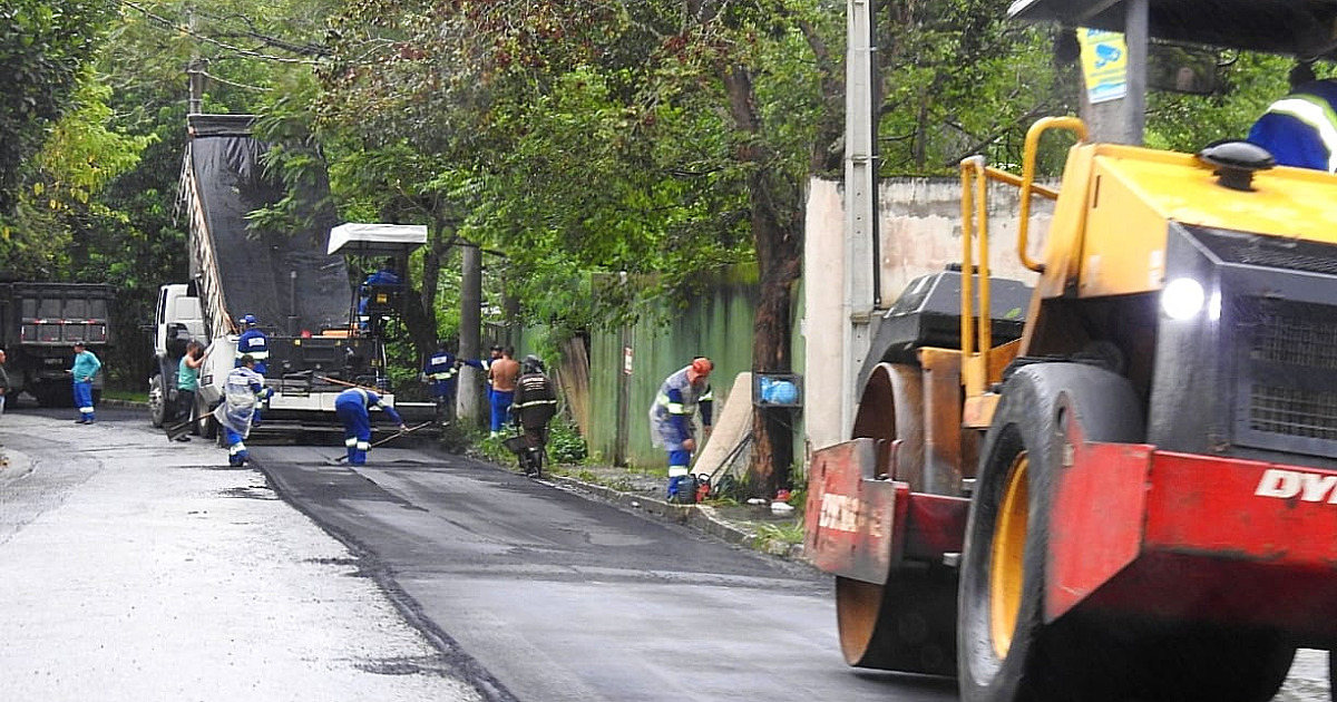 Prefeitura de São Sebastião inicia recapeamento asfáltico na Rua Maria Moreira em Paúba