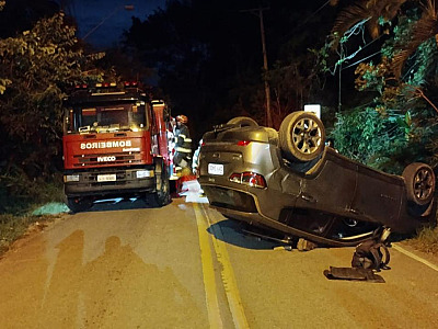 Capotamento mata motorista de 56 anos em São Sebastião