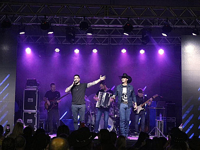 Festa da Padroeira 2026: show de Talis & Welinton é destaque em primeiro fim de semana do evento