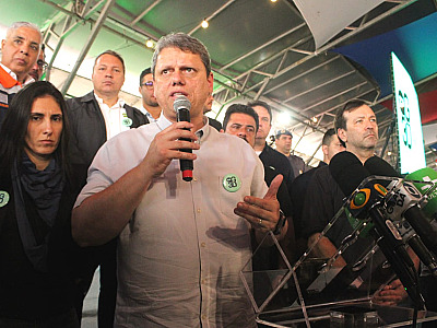 Governador Tarcísio de Freitas abre Gabinete 3D em São Sebastião 