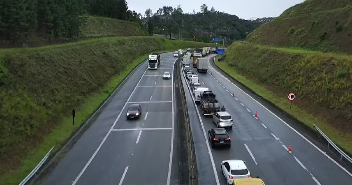 Chuva interdita rodovias de acesso ao Litoral Norte