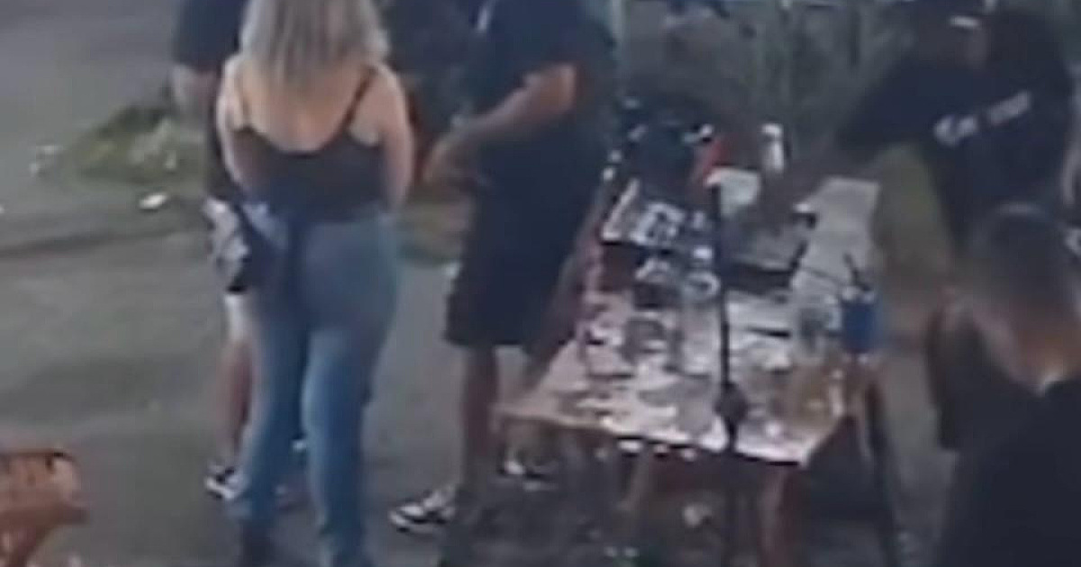Catador de Latinhas se descuida e é flagrado furtando iPhone Pro Max avaliado em R$ 8 mil em S.S