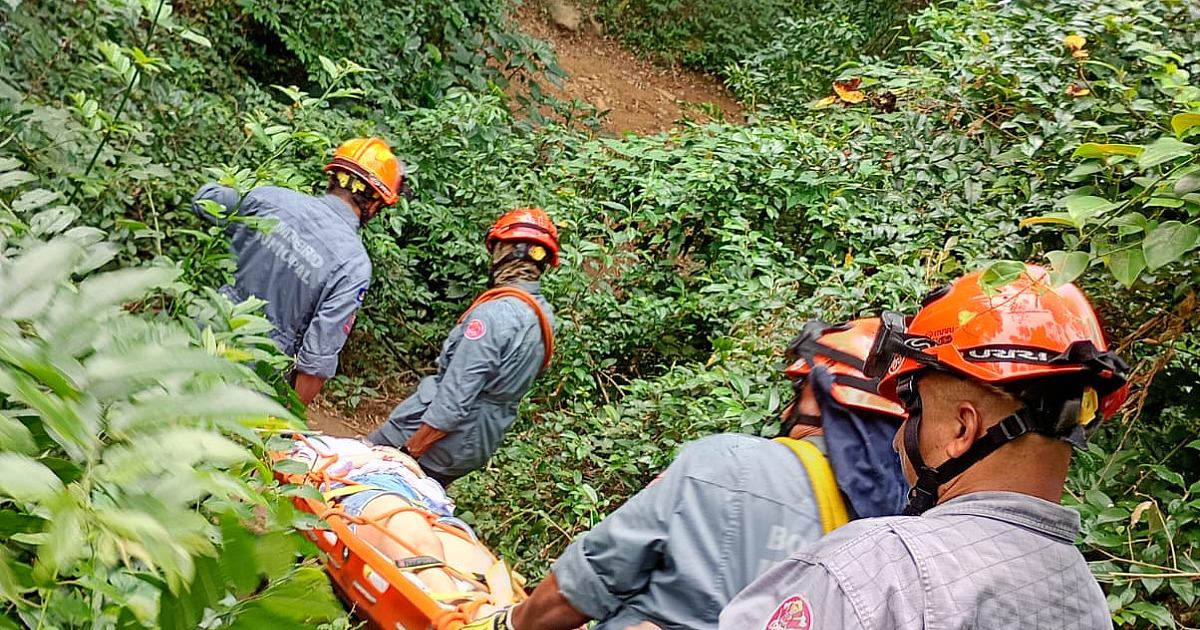 Mulher de 24 anos é resgatada após acidente em trilha de Ilhabela
