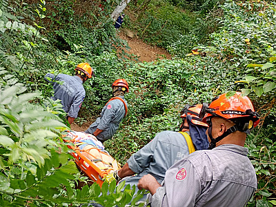 Mulher de 24 anos é resgatada após acidente em trilha de Ilhabela